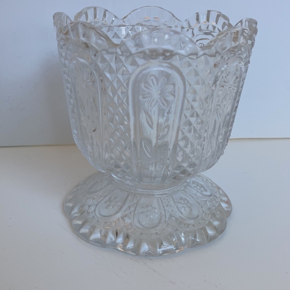 Vintage Avon bathroom glass apothecary scalloped edge footed bowl daisy pattern